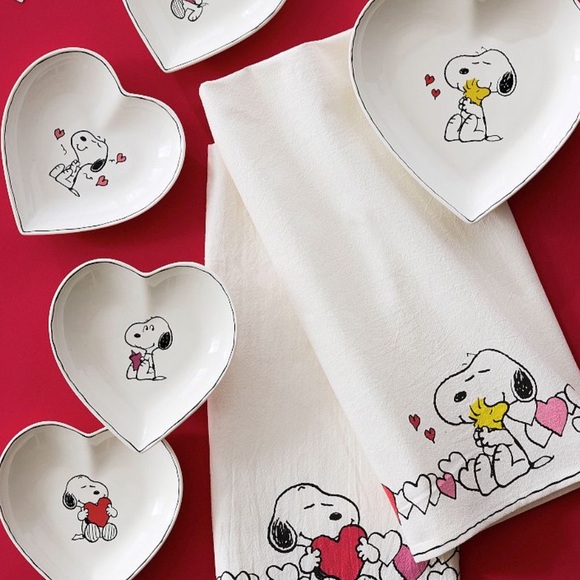 ❤️ NIB- Peanuts Snoopy Stoneware Plates- Set of 4- Pottery Barn - Picture 4 of 5